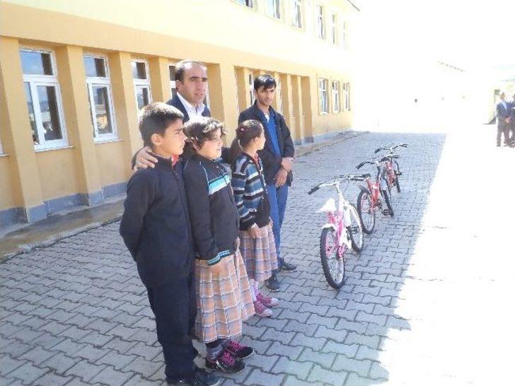 Varto Merkez Yatılı İlköğretim Bölge Okulun’da (yibo) Bds Türkiye Birincisi Olan Öğrencilere Bisiklet Hediye Edildi G3