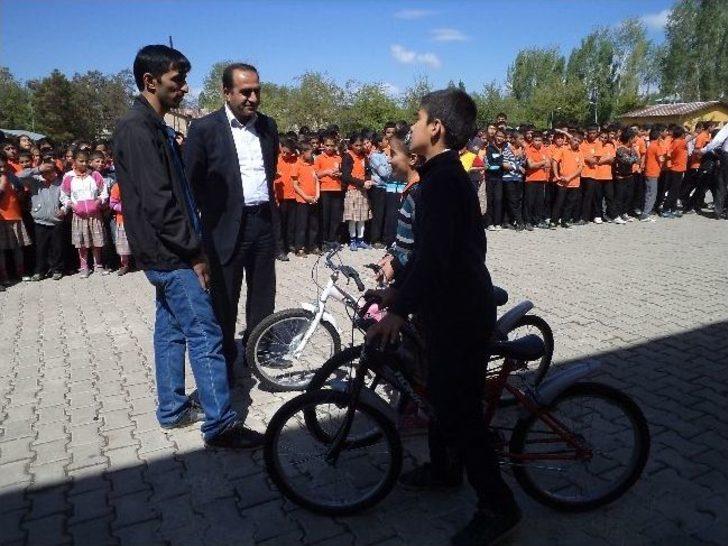 Varto Merkez Yatılı İlköğretim Bölge Okulun’da (yibo) Bds Türkiye Birincisi Olan Öğrencilere Bisiklet Hediye Edildi G5