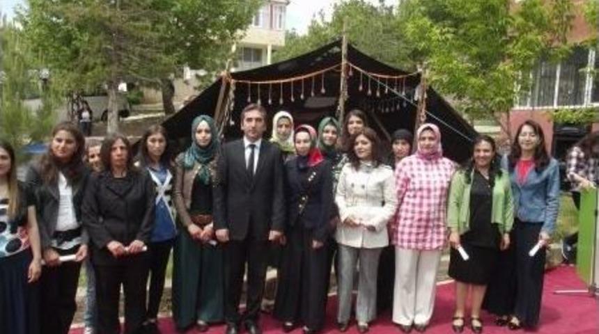 Nurhak Hem, Yılsonu Sergisi A&ccedil;tı