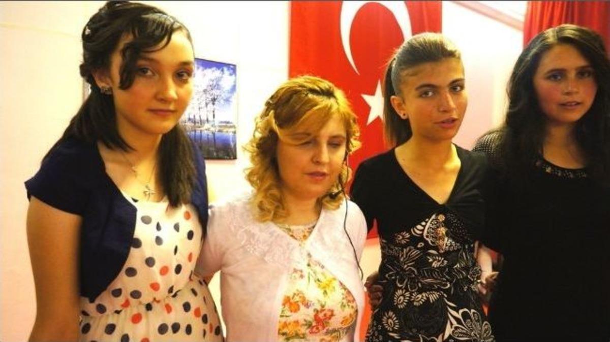 Sarıg&ouml;l'de K&ouml;y Okulundan Şiir Dinletisi