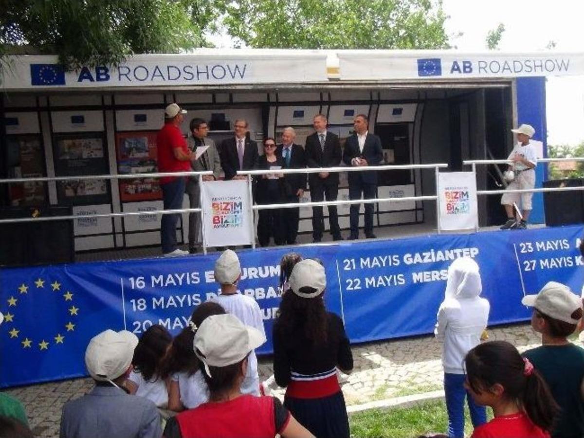 Ab Komisyonu T&uuml;rkiye Delegasyonu Başkan Yardımcısı Szombati Diyarbakır&rsquo;da