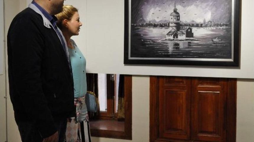 Emekli &Ouml;ğretmen, Birikimini Sergiledi