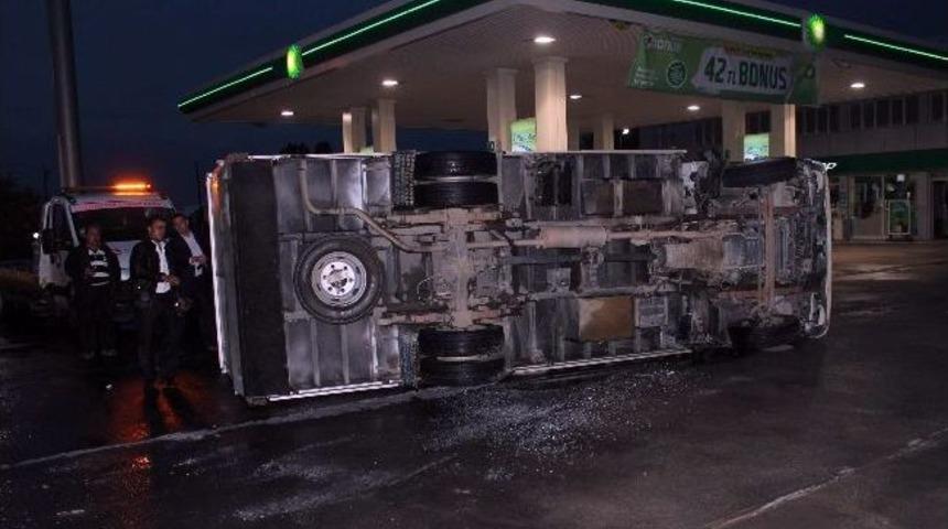 Petrol İstasyonunda Faciadan Kıl Payı D&ouml;n&uuml;ld&uuml;