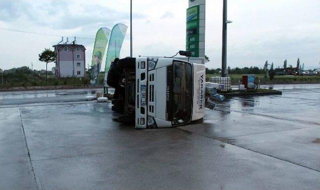 Petrol İstasyonunda Faciadan Kıl Payı Dönüldü