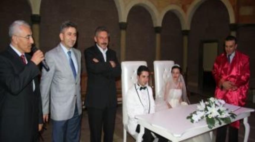 Yarım Asırlık Ailelere Madalya