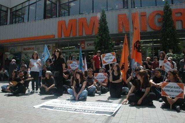 Reyhanlı Saldırılarını Oturarak Protesto Ettiler