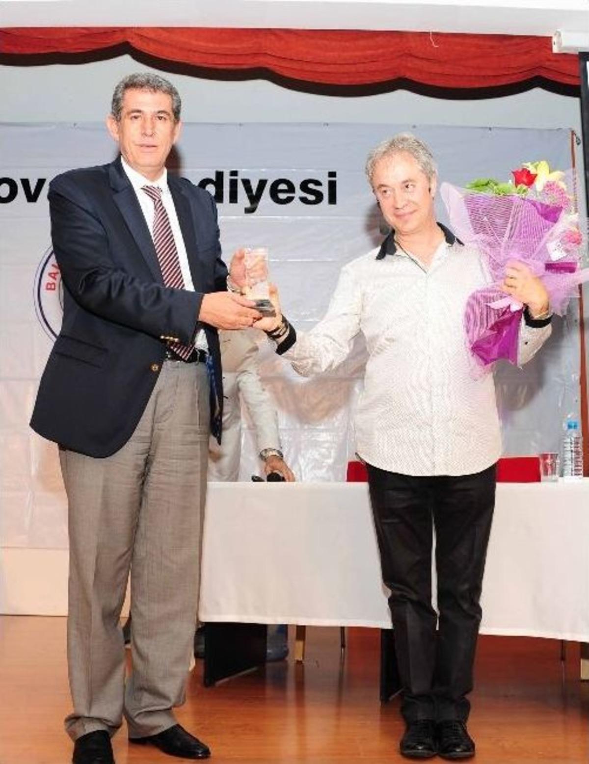 Metin Uca, Bal&ccedil;ova&rsquo;da Sahne Aldı