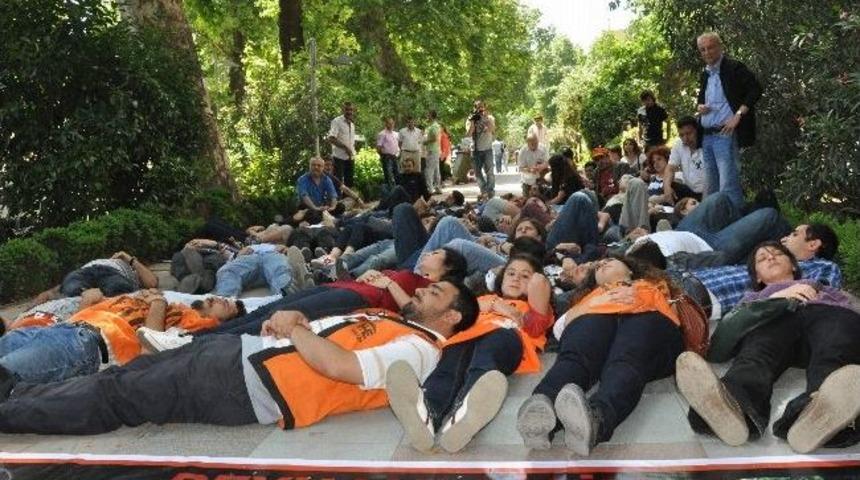 Yere Yatarak Reyhanlı Saldırısını Protesto Ettiler