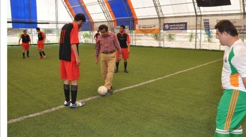 G&uuml;zeloğlu, &Ccedil;ankaya İş Okulu Sporcularını Yalnız Bırakmadı