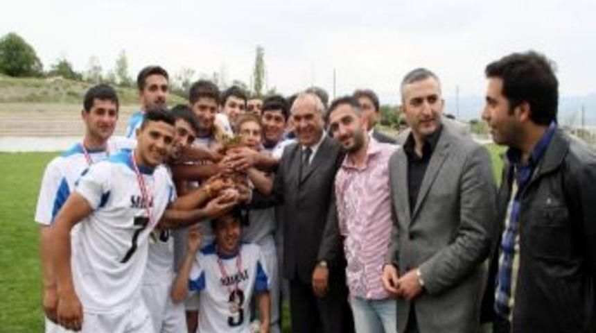 Suşehri&rsquo;nde Y&uuml;ksek Okullar Arası Vadi Futbol Turnuvası D&uuml;zenlendi