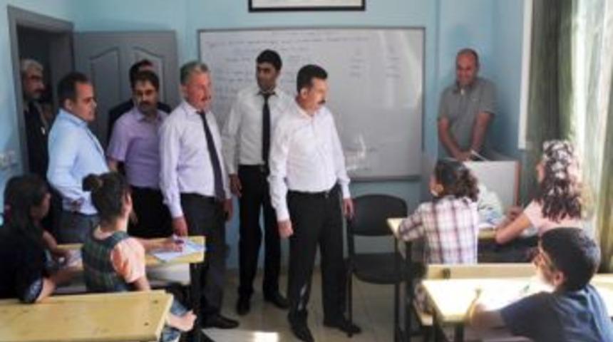 Kaymakam G&uuml;ldibi, Adıg&uuml;zel Okuma Salonu&rsquo;nu Ziyaret Etti