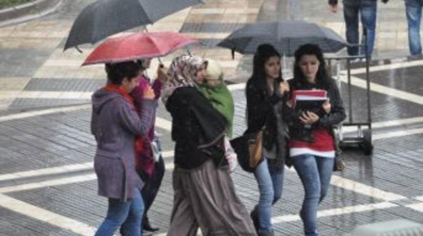 Malatya&rsquo;da Sağanak Yağmur Etkili Oldu