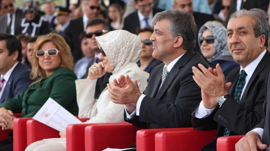 Cumhurbaşkanı G&uuml;l, Ismini Taşıyan Binicilik Kupası Yarışlarını Izledi