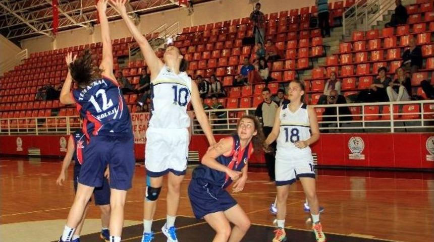Gen&ccedil; Kızlar T&uuml;rkiye Şampiyonası&rsquo;nda Finalin Adı Belli Oldu