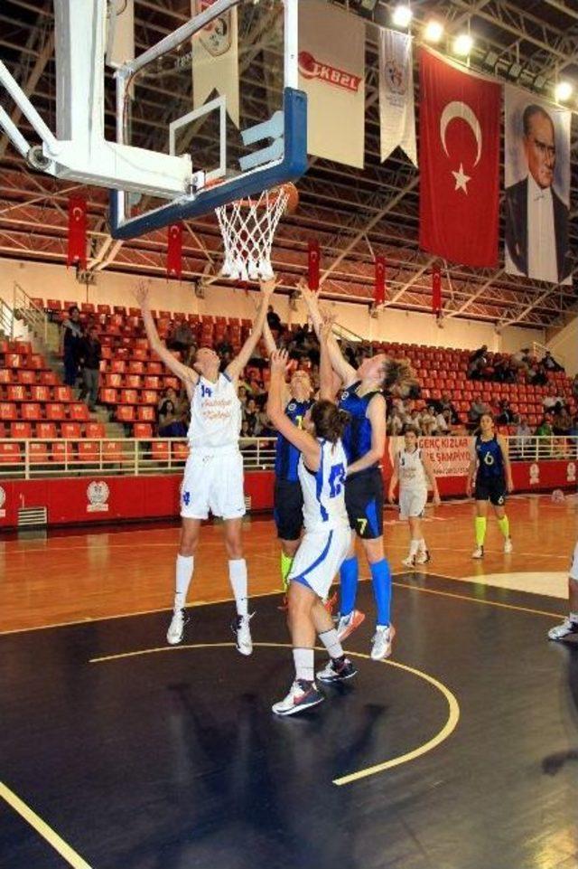 Gen&ccedil; Kızlar T&uuml;rkiye Şampiyonası&rsquo;nda Finalin Adı Belli Oldu 1