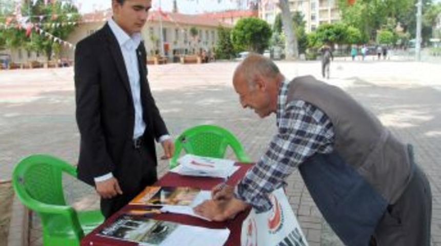 'Cemaati Olmayan Van Akdamar Kilisesi A&ccedil;ıldı, Ayasofya'da Ibadete A&ccedil;ılsın'