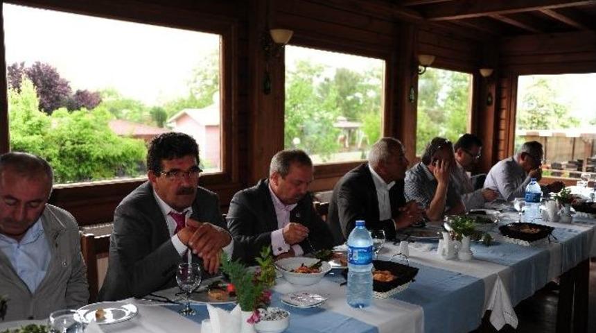 Başkan Yılmaz, Belde Belediye Başkanlarıyla Bir Araya Geldi