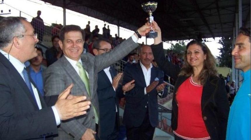 Osmaniye&rsquo;de D&uuml;zenlenen Mahalleler Ve K&ouml;yler Arası Futbol Turnuvası Sona Erdi