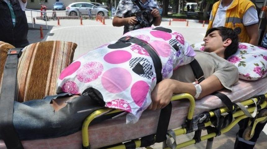 Bacağına Batan Dirgenle Hastaneye Geldi