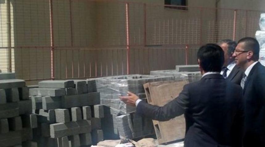 Kaymakam Orhan Al Kapalı Spor Salonunda İncelemelerde Bulundu