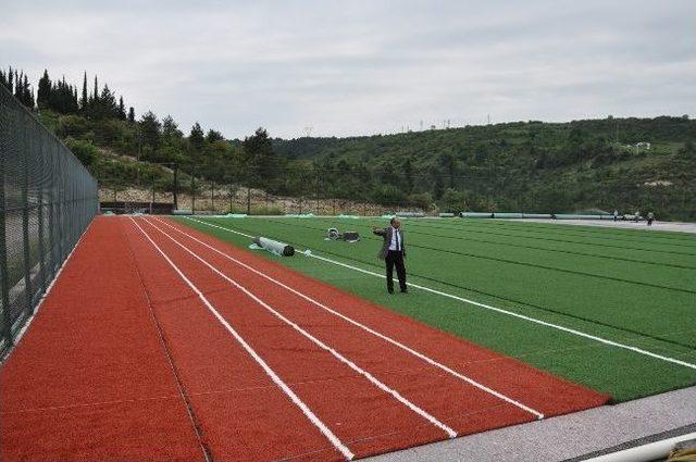 Alaplı Futbol Sahasında Sentetik Çim Kaplama Çalışması