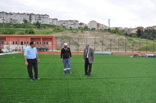 Alaplı Futbol Sahasında Sentetik Çim Kaplama Çalışması