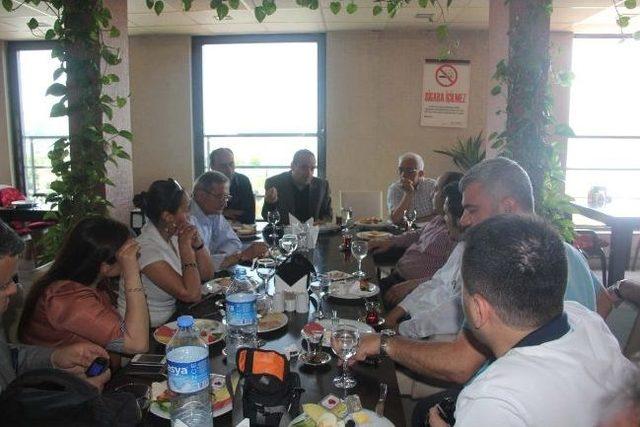 Gazeteciler Kahvaltıda Bir Araya Geldi 1
