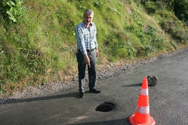 (&ouml;zel Haber) Yolun Ortasında A&ccedil;ılan &Ccedil;ukur Karayolunu Kapattı 2