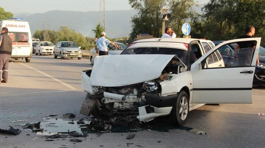 Sakarya'da 2 Ayrı Kazada 18 Kişi Yaralandı