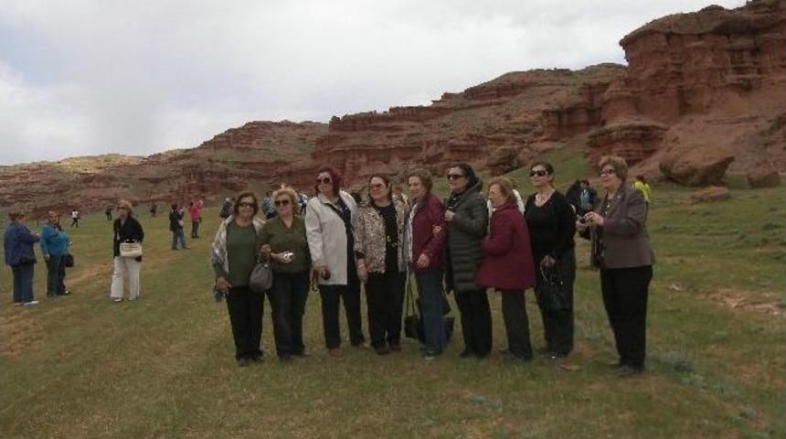 T&uuml;rk Kadınlar Birliği &Uuml;yeleri, Narman Peri Bacalarını Gezdi