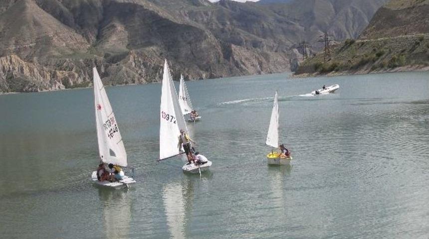 Doğu Anadolu Gen&ccedil;lik Festivali Projesi Uzundere İl&ccedil;esinde De D&uuml;zenlendi
