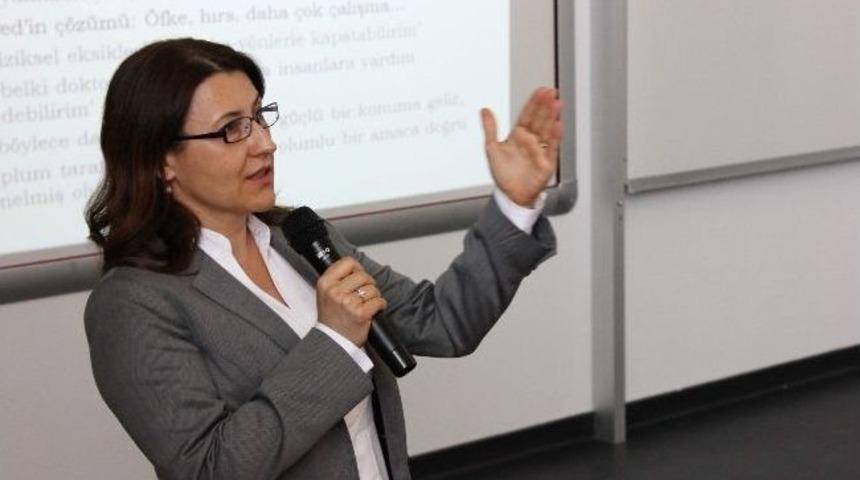 &ldquo;tweet Atmayı Sosyallik Sayan Bir Nesille Karşı Karşıyayız&rdquo;