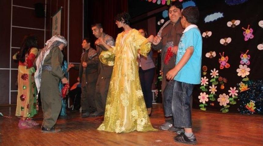 D&uuml;km Engelliler İ&ccedil;in Sahneye &Ccedil;ıktı