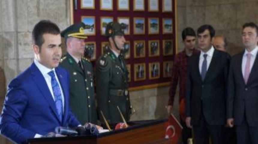 Gen&ccedil;lik Ve Spor Bakanı Kılı&ccedil;, Atat&uuml;rk Mozolesine &Ccedil;elenk Koydu