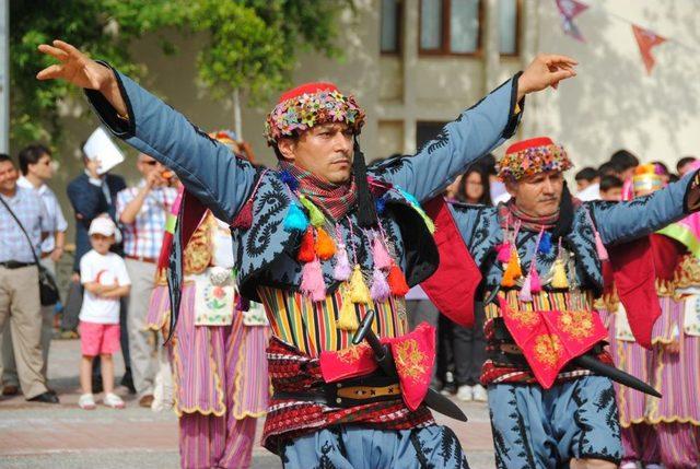 19 Mayıs Atatürk'ü Anma, Gençlik Ve Spor Bayramı Manavgat'ta Coşku Ile Kutlandı