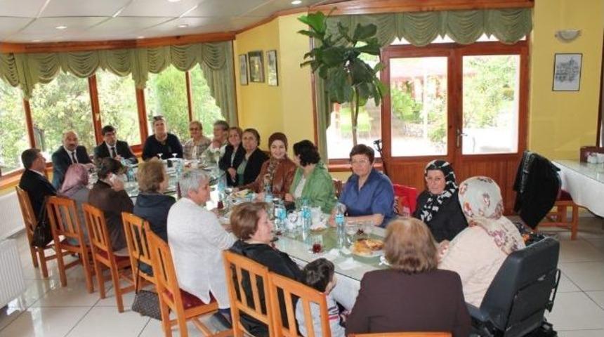 Aksoy&rsquo;dan Emekli &Ouml;ğretmenlere S&uuml;rpriz