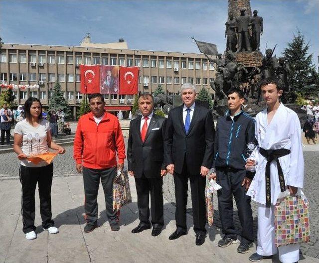 Uşak ta 19 Mayıs Atat&uuml;rk&rsquo;&uuml; Anma Ve Gen&ccedil;lik Bayramı Kutlamaları 2