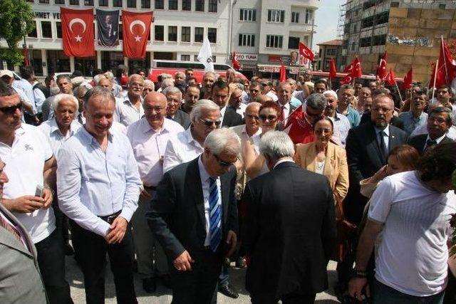 Chp&rsquo;liler Atat&uuml;rk Anıtı&rsquo;na &Ccedil;elenk Bıraktı 2