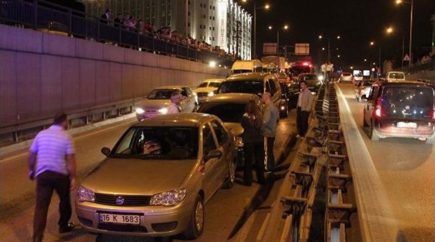 Bursa'da Zincirleme Trafik Kazası: 2 Yaralı