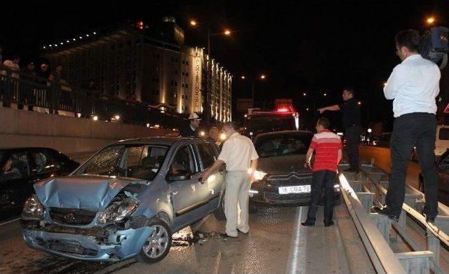 Bursa da Zincirleme Trafik Kazası: 2 Yaralı 2
