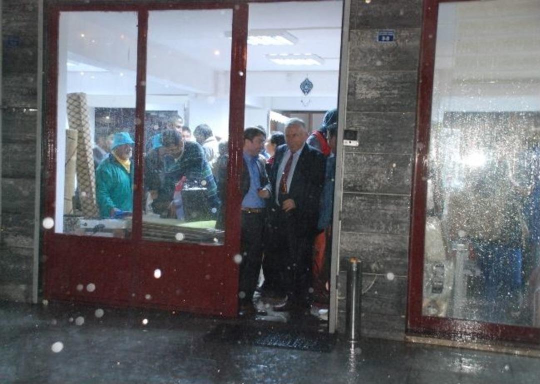 Fotoğraf&ccedil;ıların &Ouml;d&uuml;l T&ouml;renine Yağmur Damgasını Vurdu