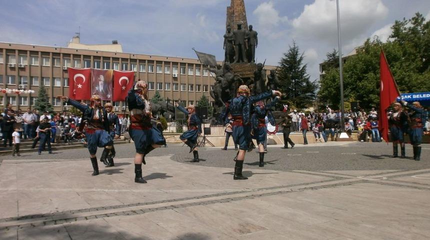 19 Mayıs Atat&uuml;rk'&uuml; Anma Gen&ccedil;lik Ve Spor Bayramı, Coşkuyla Kutlanıyor