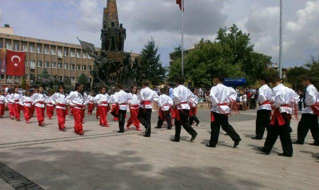 19 Mayıs Atat&uuml;rk &uuml; Anma Gen&ccedil;lik Ve Spor Bayramı, Coşkuyla Kutlanıyor 1