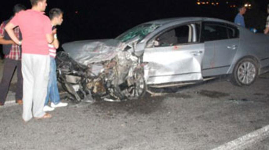 D&uuml;ğ&uuml;n d&ouml;n&uuml;ş&uuml; kaza: 3 &ouml;l&uuml;, 5 yaralı