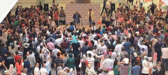 S&uuml;heyl Ve Behzat Uygur Piazza da Halkı Coşturdu 1