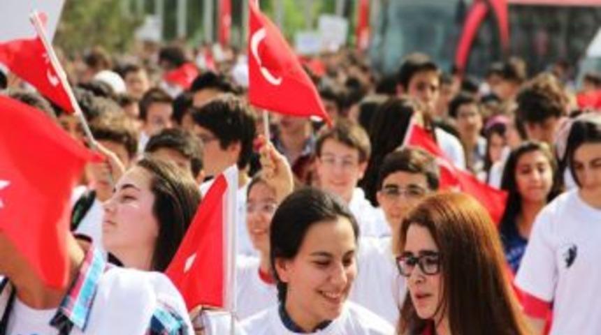 &Ccedil;elenk Koyma T&ouml;reninde Işitme Engelli Kızlar Işaret Diliyle İstiklal Marşı Okudu
