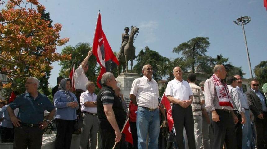 CHP, Atat&uuml;rk Anıtına Resmi T&ouml;renin Ardından &Ccedil;elenk Koydu