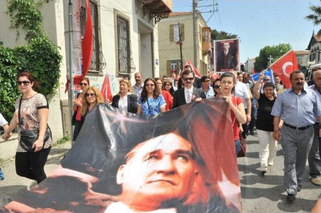 Buca&rsquo;da 19 Mayıs Bayramı&rsquo;na Sivil Kutlama