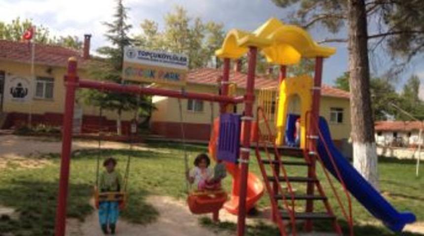 Top&ccedil;uk&ouml;y K&ouml;y&uuml; İlkokuluna Oyun Parkı
