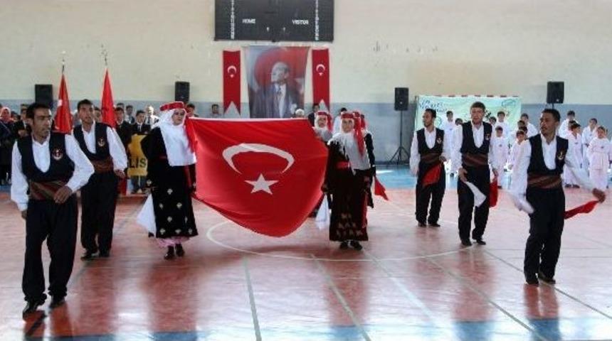 Ahlat'ta 19 Mayıs Coşkusu